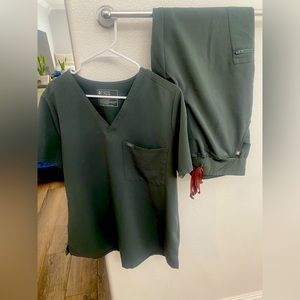 FIGS Zamora Jogger Scrub Set in Bonsai